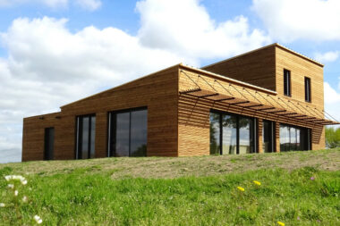 Maison bois contemporaine brise soleil - Vendée (85)