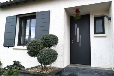 Rénovation porte entrée fenêtre et volet - La Gaubretiere (85130)