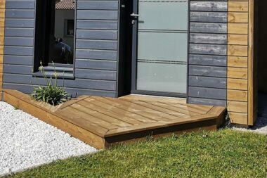 Terrasse bois pin palier entrée - Vendée (85) - Mortagne-sur-Sèvre (85290)