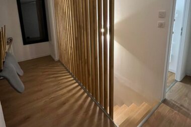 Garde-corps tasseaux de bois sous escalier - Vendée (85)